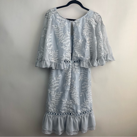 Selfie Leslie CASPAR LEAFY EMBROIDERED DRESS BABY BLUE Size Medium - Picture 7 of 9